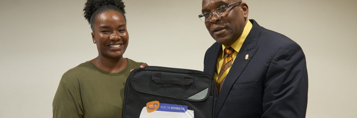 Statenvoorzitter Millerson krijgt laptoptas